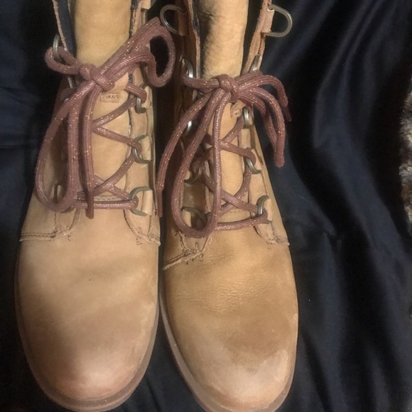 Sorel boots like new . - Picture 2 of 2